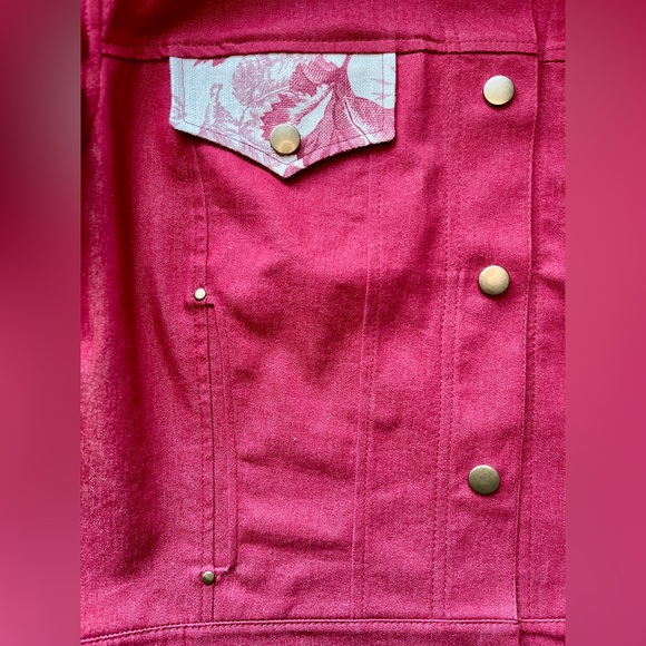 Maple leaf jean jacket, crafted from secondhand textiles, ladies' size XS S - Picture 10 of 16